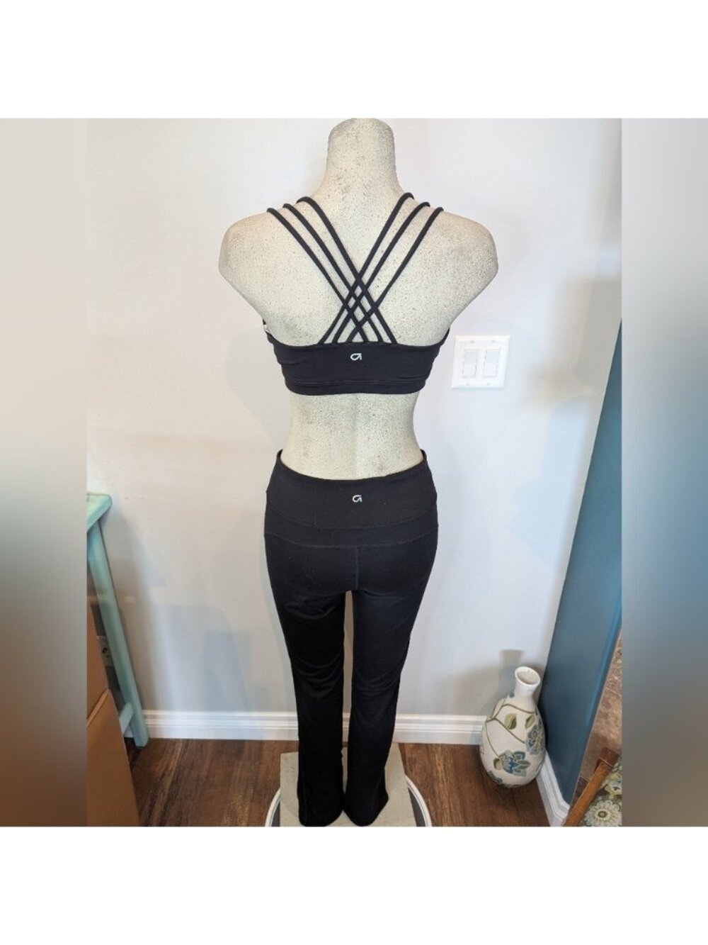 Black Women's Gapfit Yoga Set Pants Medium & Strappy Sports Bra Women's Med